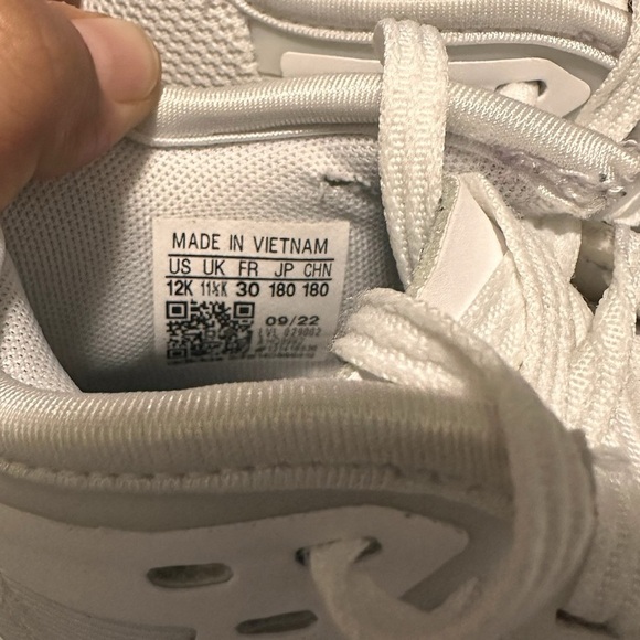 Mitchell sneakers by Addidas size 12k - Picture 4 of 4